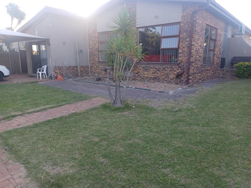 To Let 4 Bedroom Property for Rent in Morgenster Western Cape